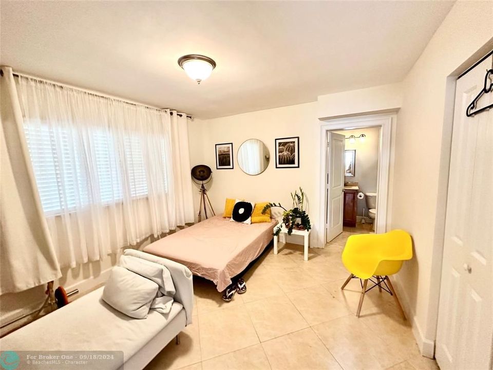 For Rent: $2,000 (2 beds, 2 baths, 900 Square Feet)