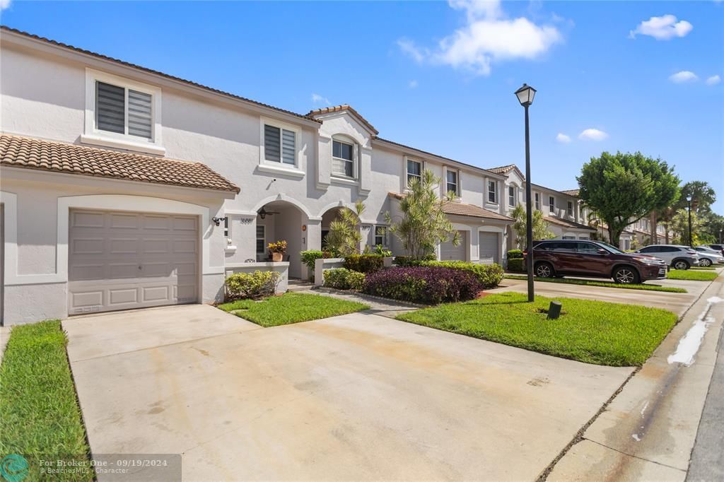 For Sale: $585,000 (3 beds, 2 baths, 1529 Square Feet)