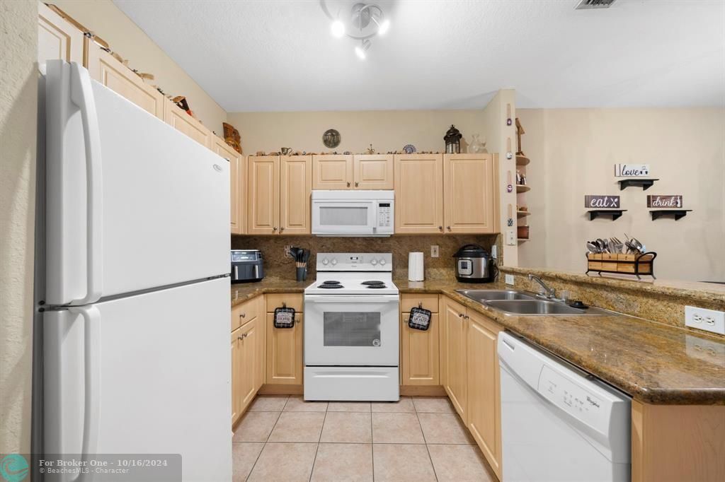 For Sale: $369,000 (3 beds, 3 baths, 1528 Square Feet)