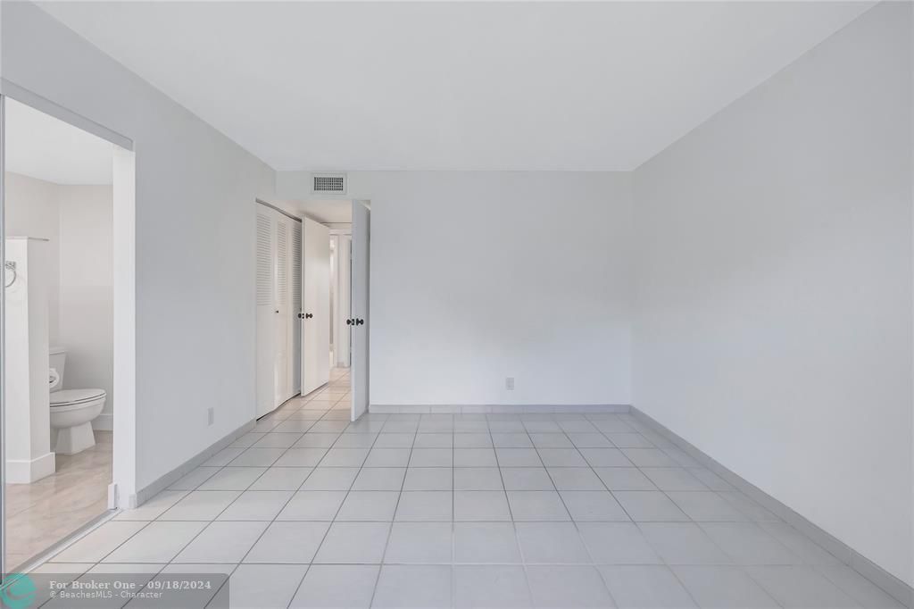 For Rent: $2,290 (2 beds, 2 baths, 979 Square Feet)