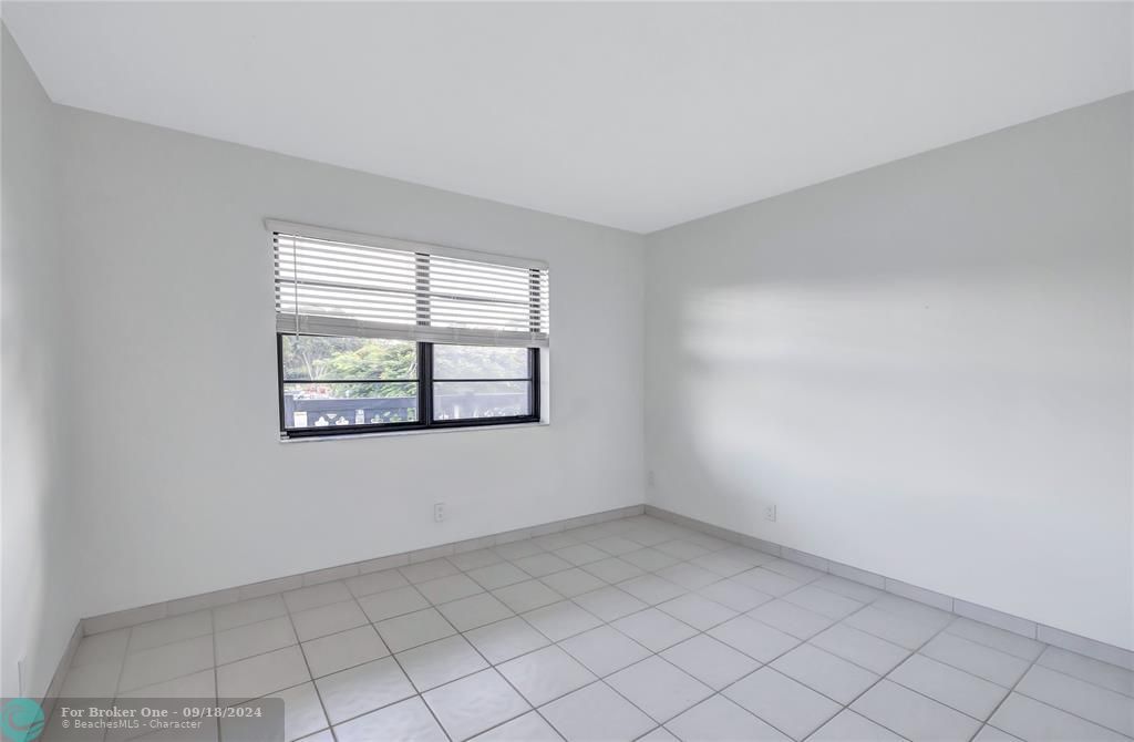 For Rent: $2,290 (2 beds, 2 baths, 979 Square Feet)