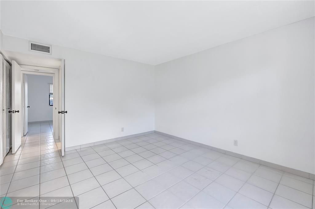 For Rent: $2,290 (2 beds, 2 baths, 979 Square Feet)