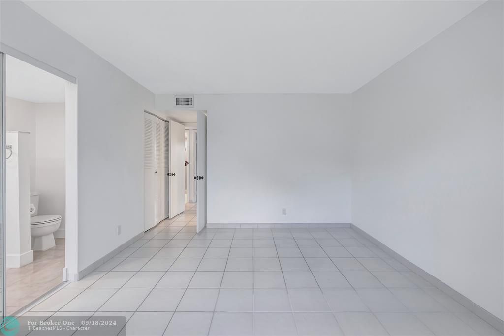 For Rent: $2,290 (2 beds, 2 baths, 979 Square Feet)