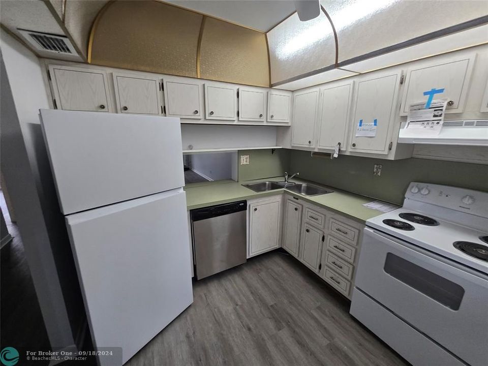 For Rent: $1,500 (1 beds, 1 baths, 817 Square Feet)