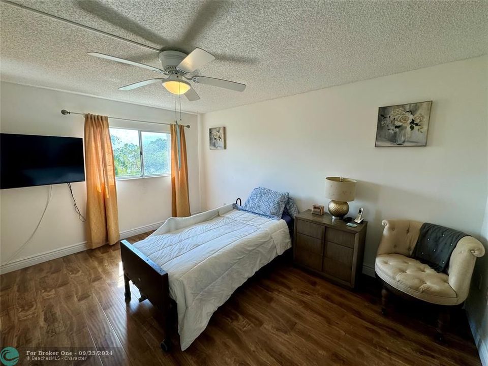 For Sale: $287,000 (2 beds, 2 baths, 1137 Square Feet)