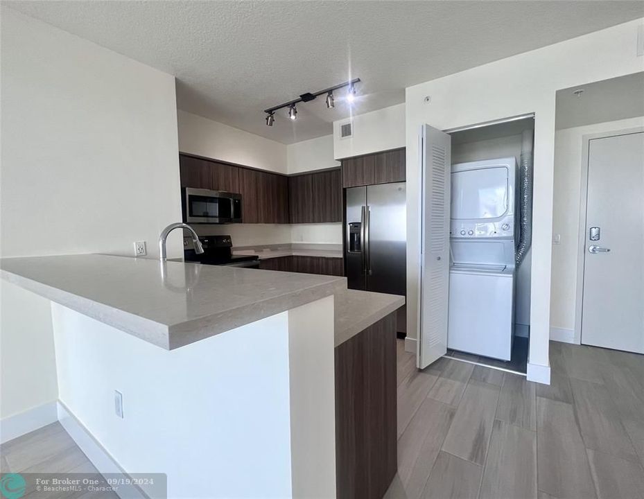 For Rent: $3,401 (2 beds, 2 baths, 1118 Square Feet)