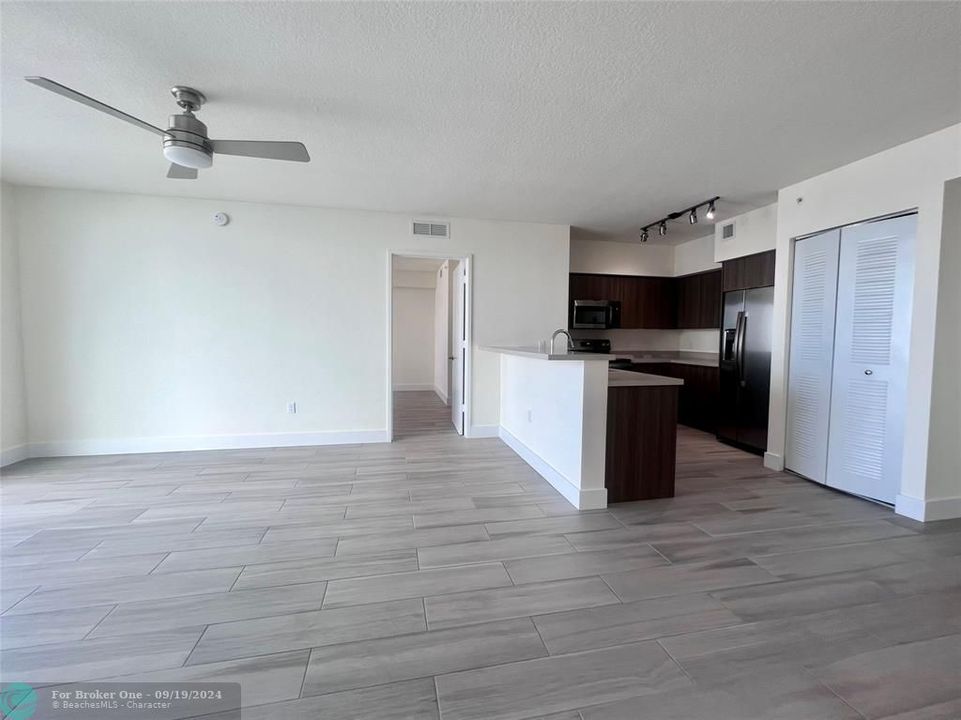 For Rent: $3,401 (2 beds, 2 baths, 1118 Square Feet)