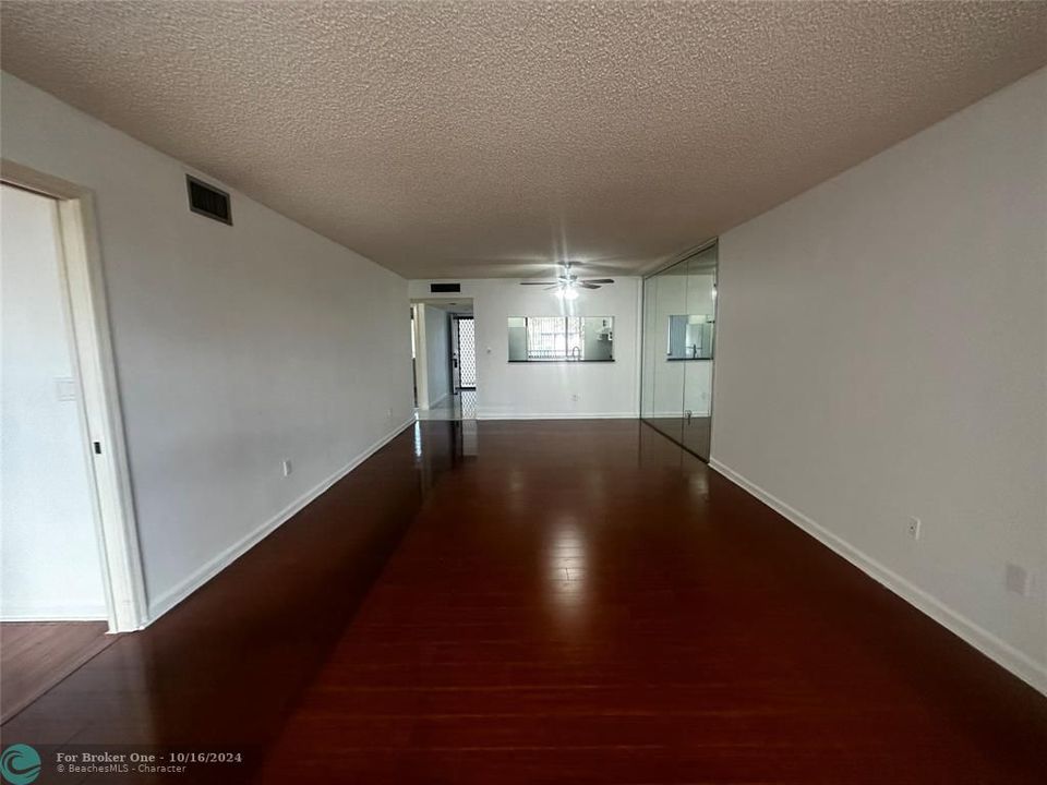 For Rent: $2,300 (2 beds, 2 baths, 1222 Square Feet)