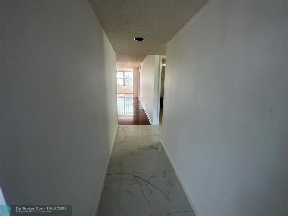 For Rent: $2,300 (2 beds, 2 baths, 1222 Square Feet)