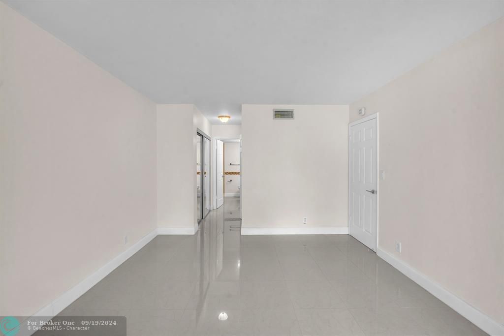 For Sale: $249,000 (1 beds, 1 baths, 820 Square Feet)