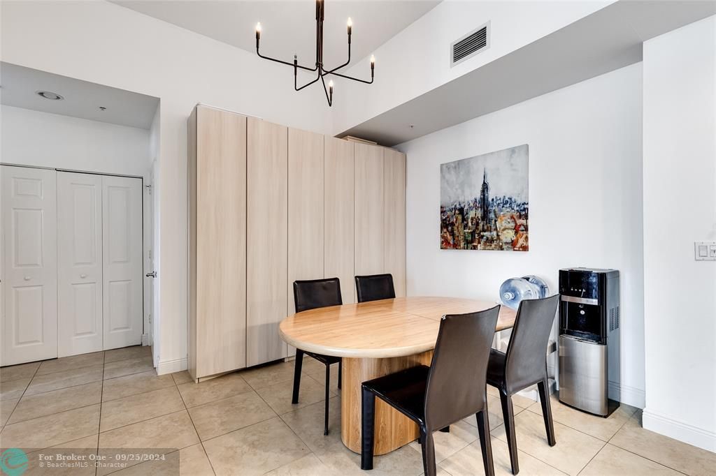 For Sale: $629,000 (2 beds, 2 baths, 1246 Square Feet)