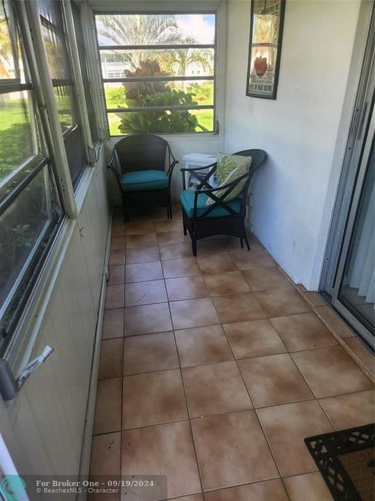 For Sale: $132,000 (1 beds, 1 baths, 703 Square Feet)