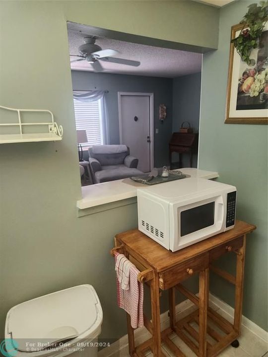 For Sale: $132,000 (1 beds, 1 baths, 703 Square Feet)