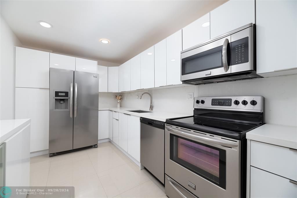 For Sale: $729,900 (2 beds, 2 baths, 1362 Square Feet)