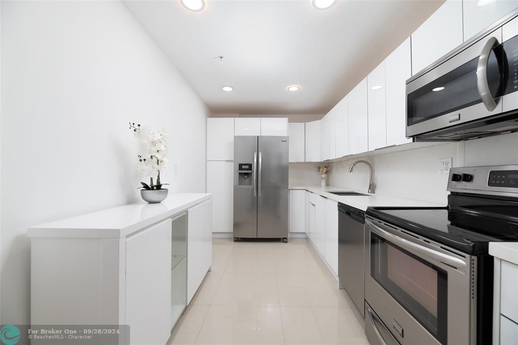 For Sale: $729,900 (2 beds, 2 baths, 1362 Square Feet)