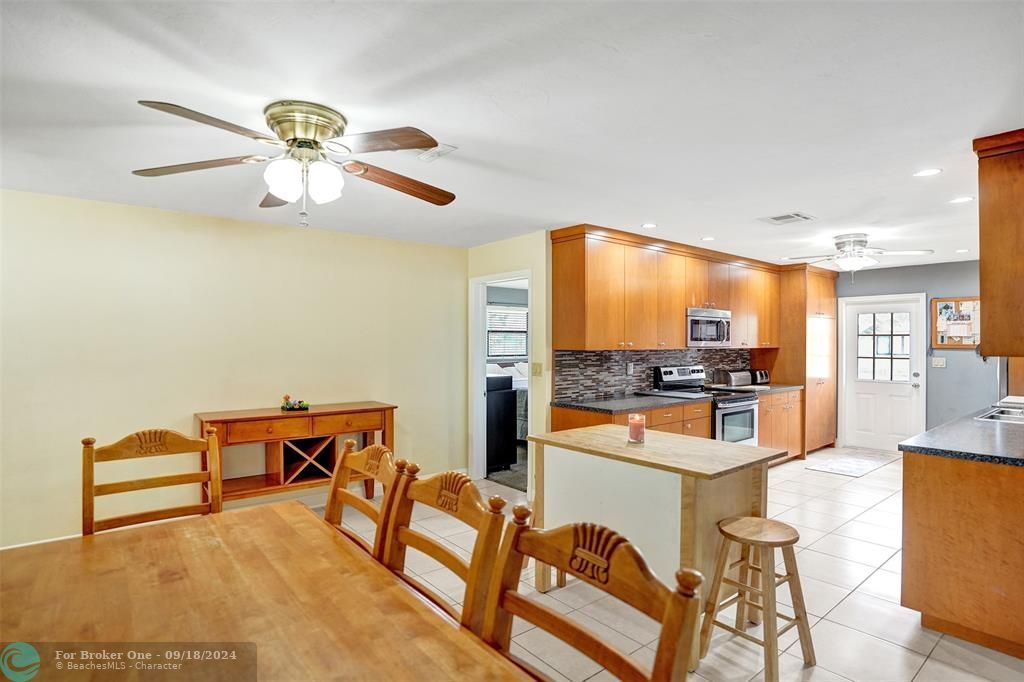 For Sale: $550,000 (4 beds, 2 baths, 1936 Square Feet)