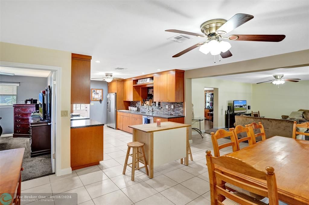 For Sale: $550,000 (4 beds, 2 baths, 1936 Square Feet)