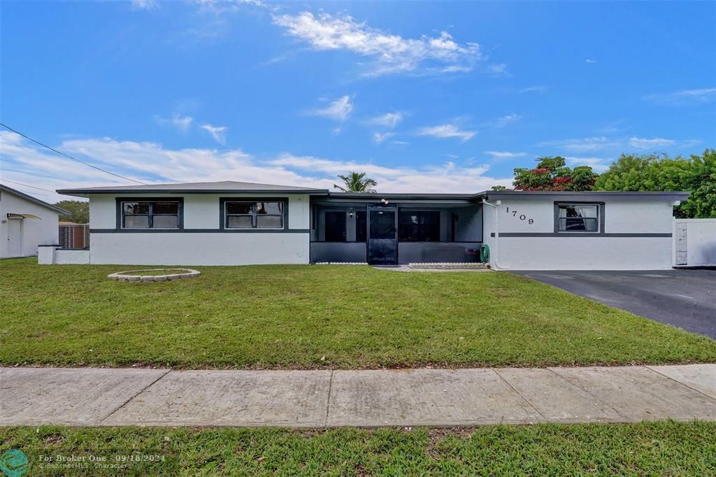 For Sale: $550,000 (4 beds, 2 baths, 1936 Square Feet)