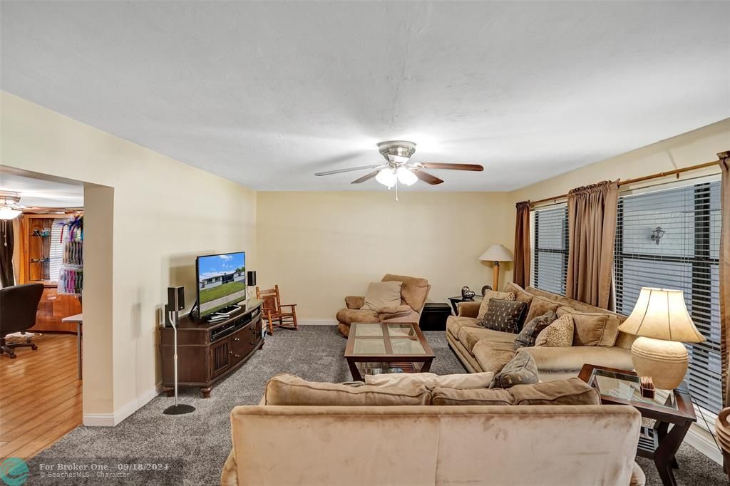 For Sale: $550,000 (4 beds, 2 baths, 1936 Square Feet)