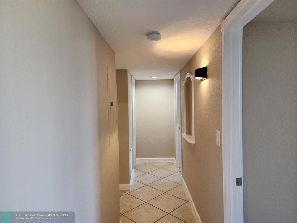 For Sale: $349,900 (2 beds, 2 baths, 960 Square Feet)