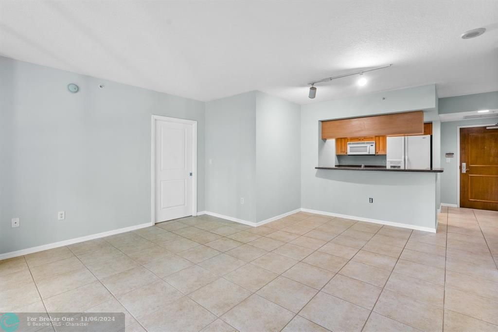 For Rent: $4,000 (2 beds, 2 baths, 1080 Square Feet)