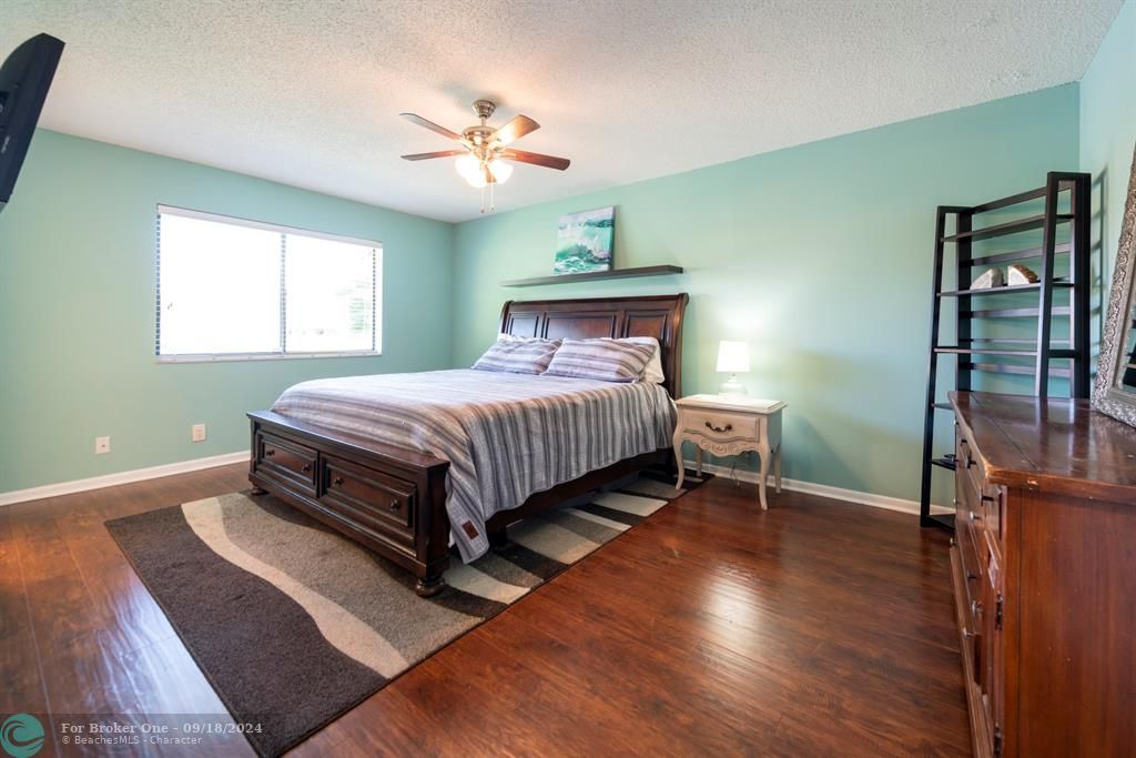 For Sale: $414,900 (2 beds, 2 baths, 1475 Square Feet)