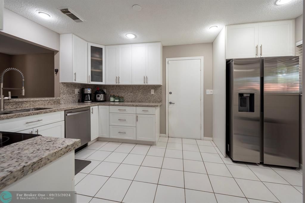 For Sale: $414,900 (2 beds, 2 baths, 1475 Square Feet)