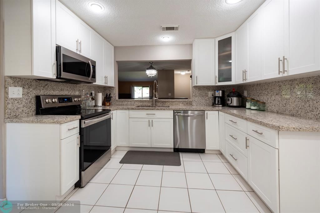 For Sale: $414,900 (2 beds, 2 baths, 1475 Square Feet)