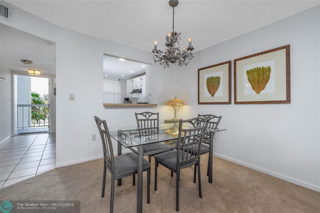 For Sale: $439,500 (2 beds, 2 baths, 1023 Square Feet)