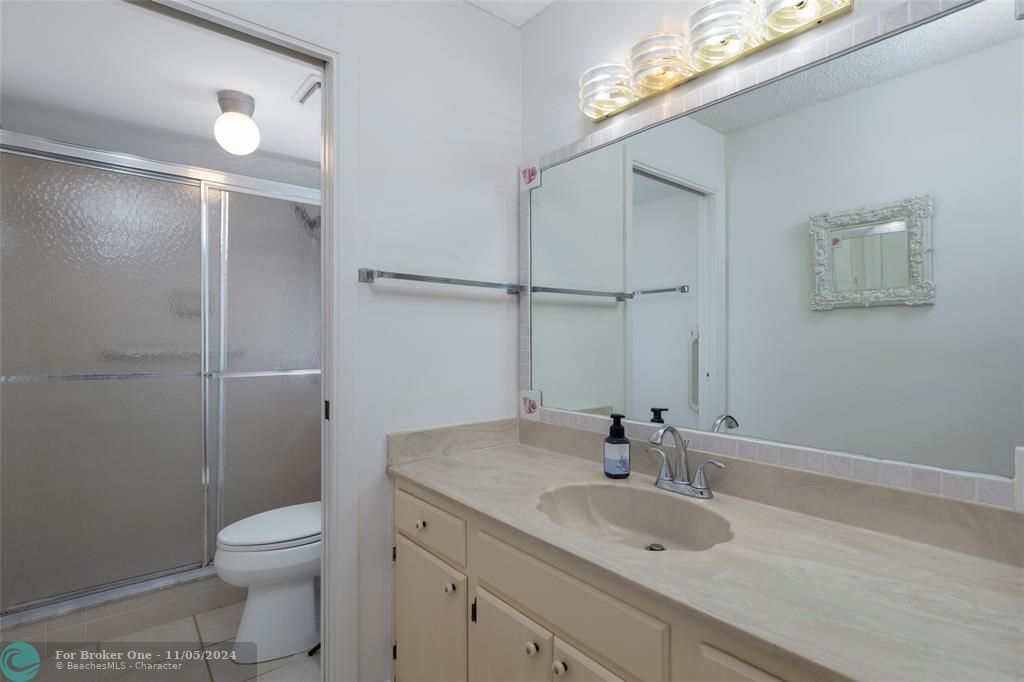 For Sale: $439,500 (2 beds, 2 baths, 1023 Square Feet)