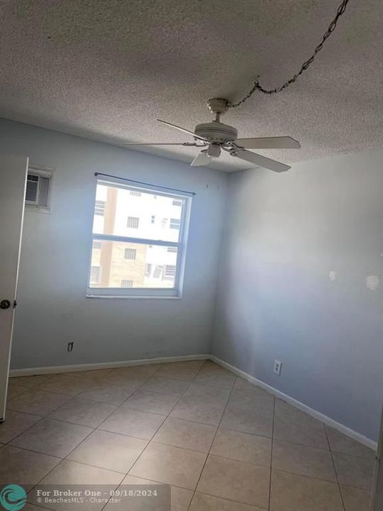 For Rent: $2,400 (2 beds, 1 baths, 920 Square Feet)