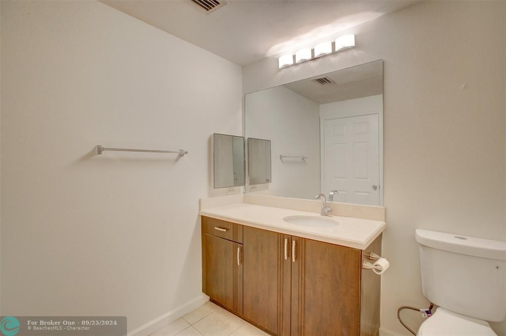 For Sale: $425,000 (2 beds, 2 baths, 1240 Square Feet)