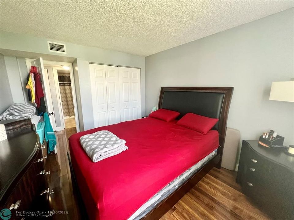 For Sale: $204,900 (2 beds, 2 baths, 1030 Square Feet)