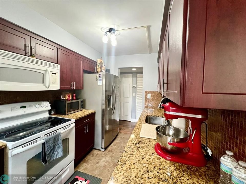 For Sale: $204,900 (2 beds, 2 baths, 1030 Square Feet)