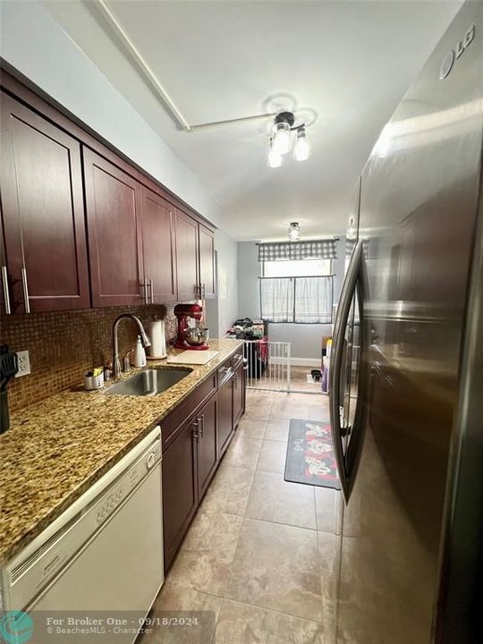 For Sale: $204,900 (2 beds, 2 baths, 1030 Square Feet)