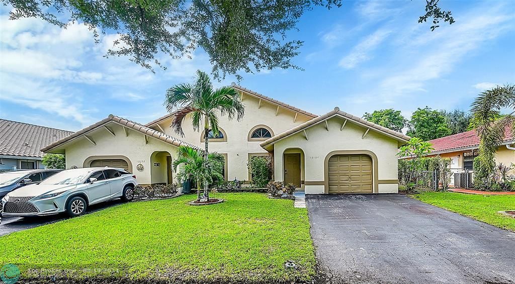 For Sale: $499,999 (3 beds, 2 baths, 1320 Square Feet)