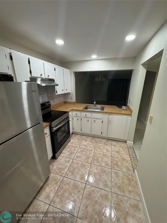 For Rent: $2,700 (3 beds, 2 baths, 1009 Square Feet)