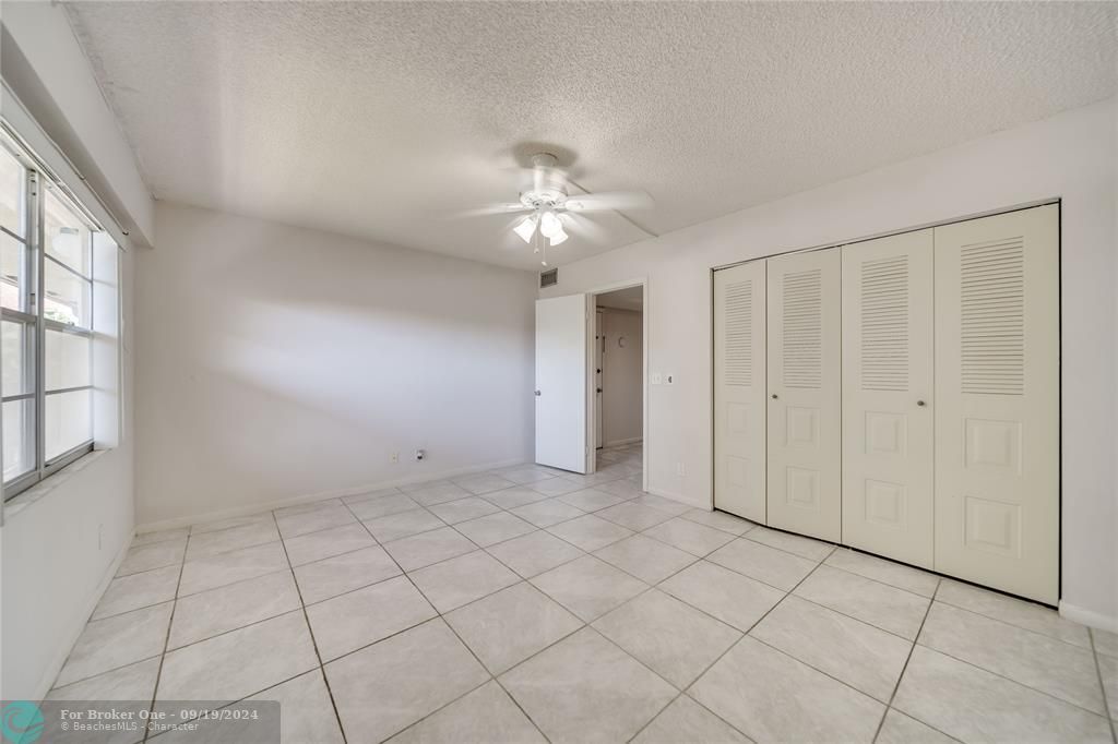 For Sale: $130,000 (1 beds, 1 baths, 957 Square Feet)