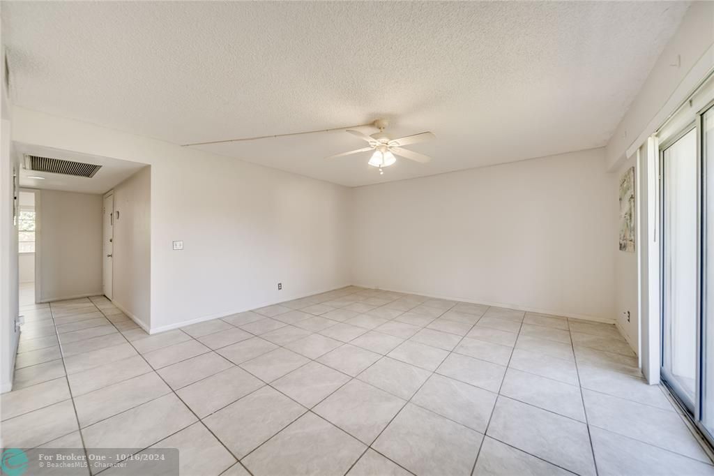 For Sale: $130,000 (1 beds, 1 baths, 957 Square Feet)