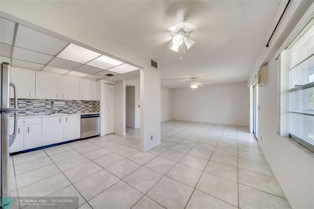 For Sale: $130,000 (1 beds, 1 baths, 957 Square Feet)