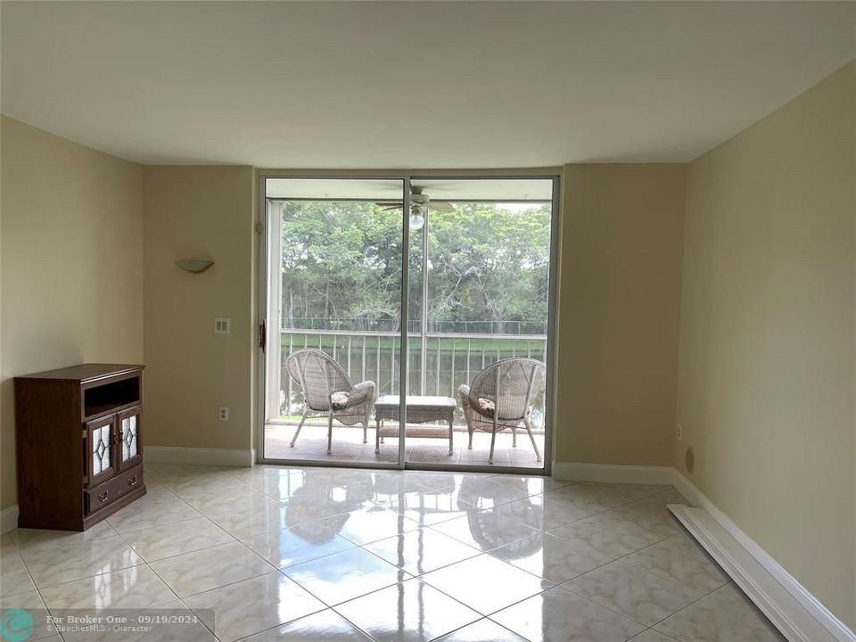 For Sale: $315,000 (2 beds, 2 baths, 1088 Square Feet)