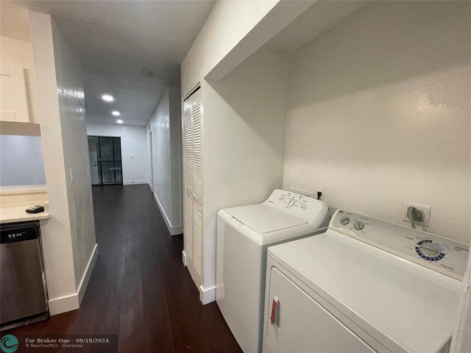 Active With Contract: $2,000 (2 beds, 2 baths, 980 Square Feet)