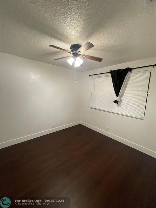 Active With Contract: $2,000 (2 beds, 2 baths, 980 Square Feet)