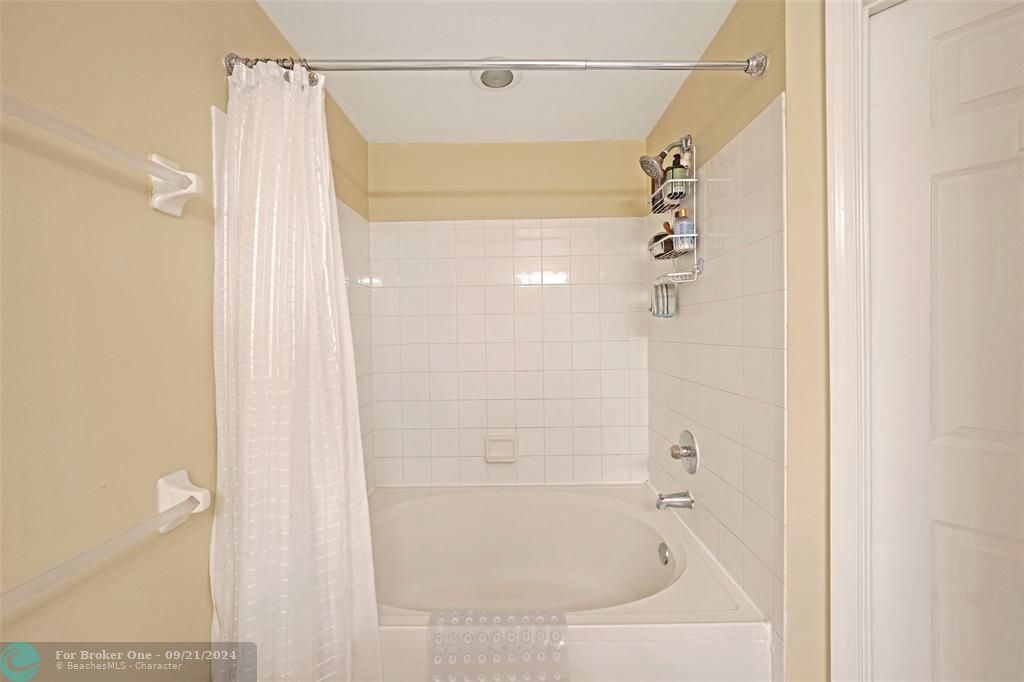 For Sale: $335,000 (2 beds, 1 baths, 1110 Square Feet)