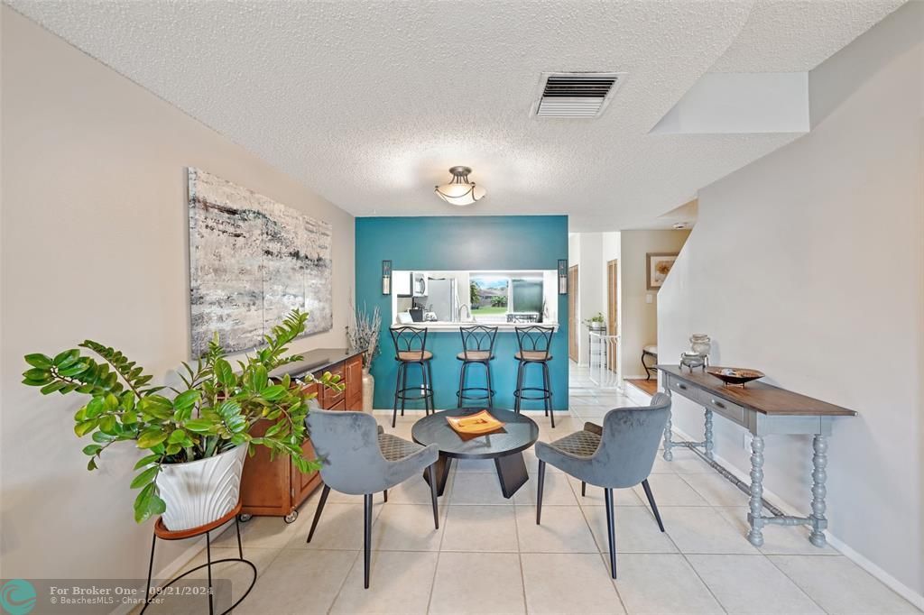 For Sale: $335,000 (2 beds, 1 baths, 1110 Square Feet)