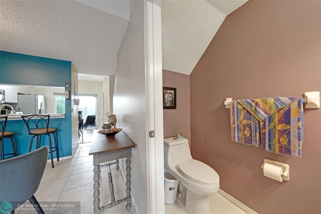 For Sale: $335,000 (2 beds, 1 baths, 1110 Square Feet)