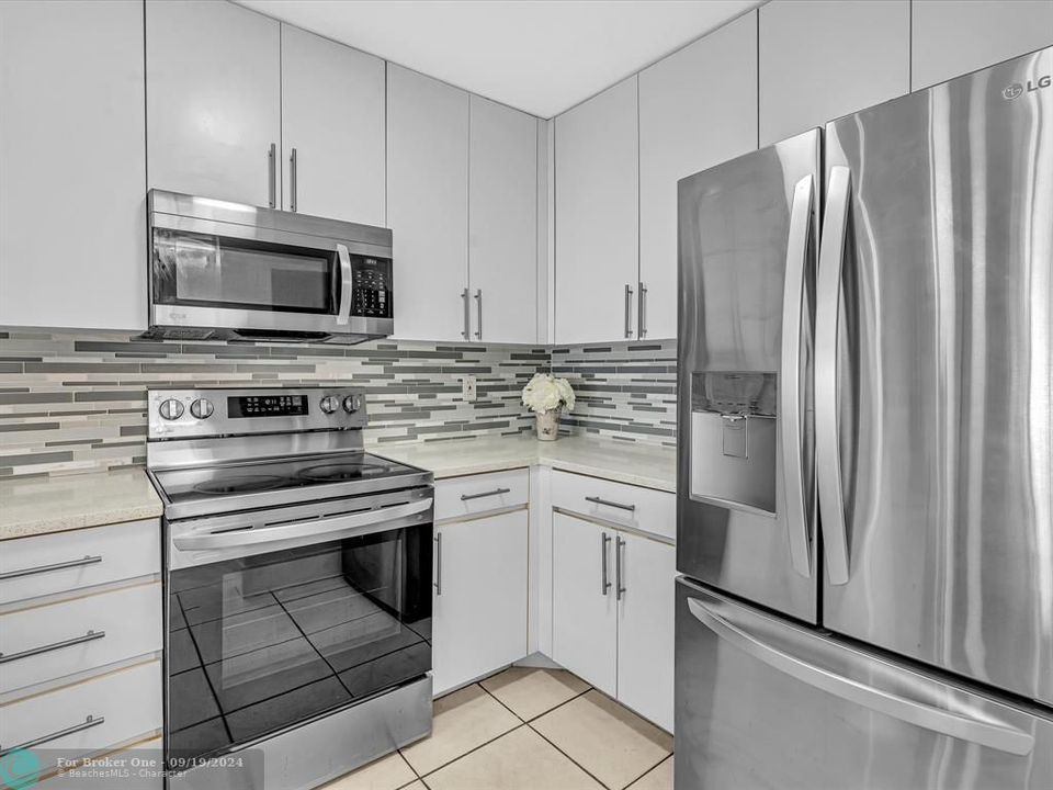 Active With Contract: $2,250 (2 beds, 2 baths, 1395 Square Feet)