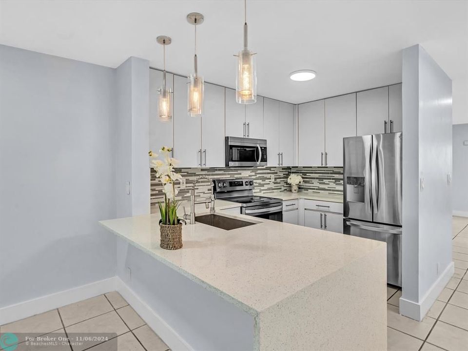 Active With Contract: $2,250 (2 beds, 2 baths, 1395 Square Feet)