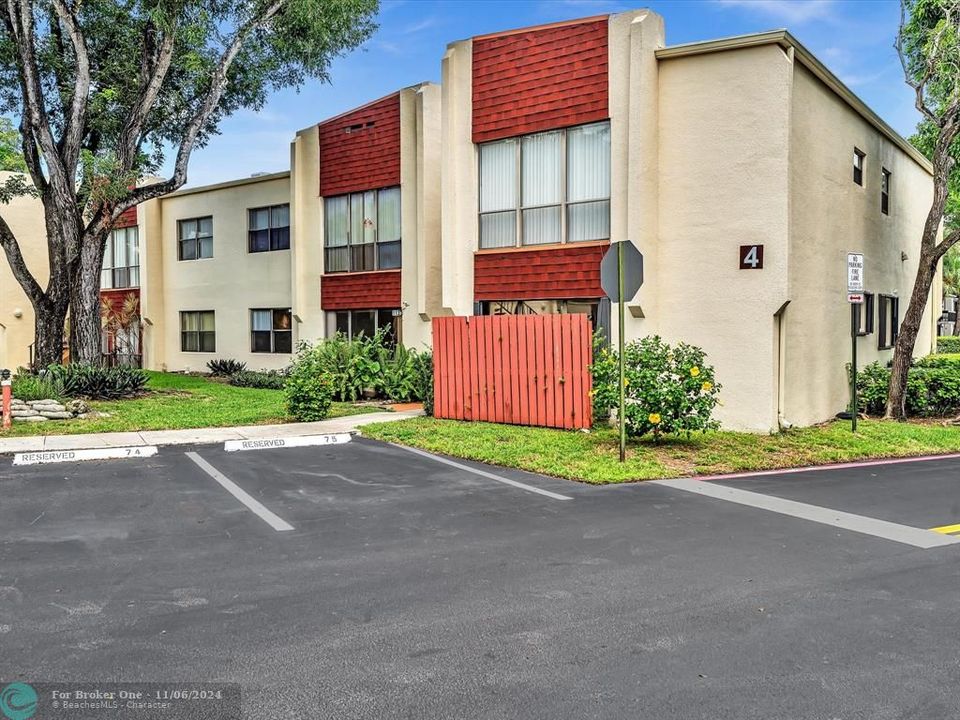 Active With Contract: $2,250 (2 beds, 2 baths, 1395 Square Feet)