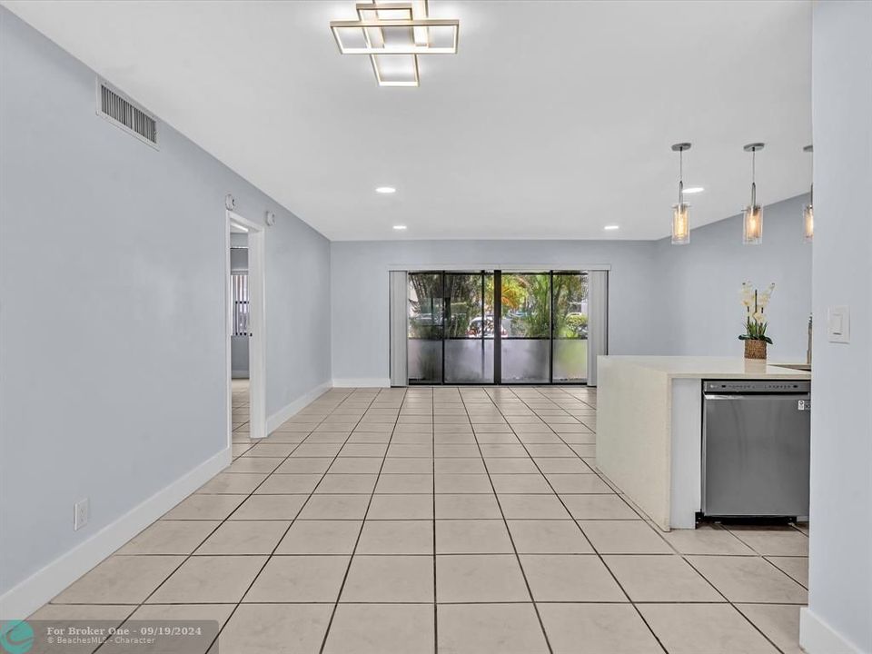 Active With Contract: $2,250 (2 beds, 2 baths, 1395 Square Feet)